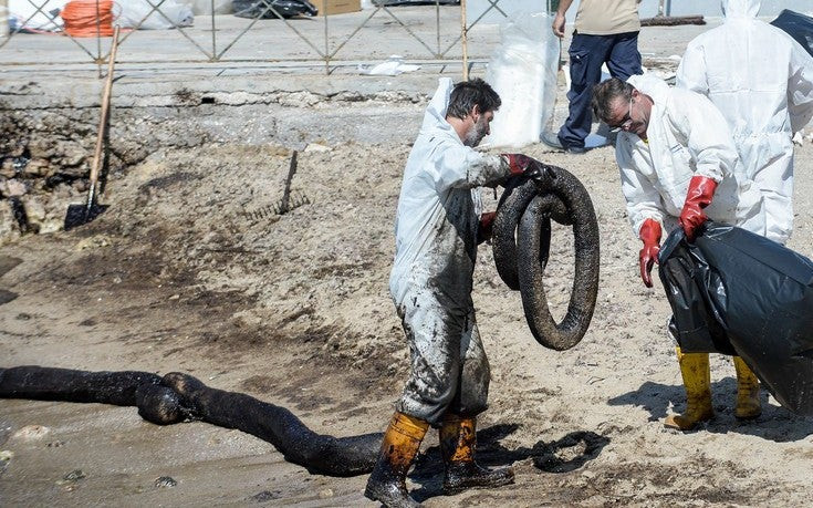 Τουρίστες εγκαταλείπουν 50 ξενοδοχεία της παραλιακής λόγω του μαζούτ!